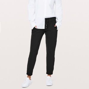 NWT Black Lululemon On the Fly Pant 28” size 8